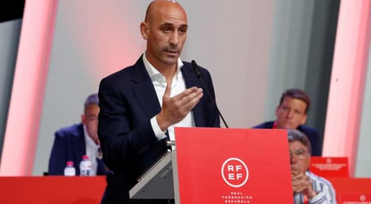 Spanish football federation apologises for 'unacceptable behaviour' of suspended president Rubiales over forcible kiss