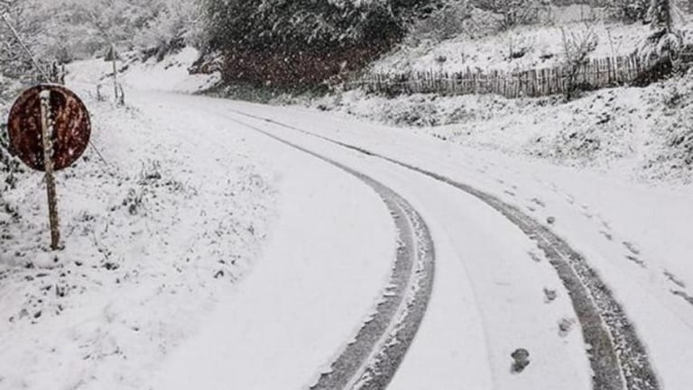 الثلوج على الـ900 متر... وتحذير!