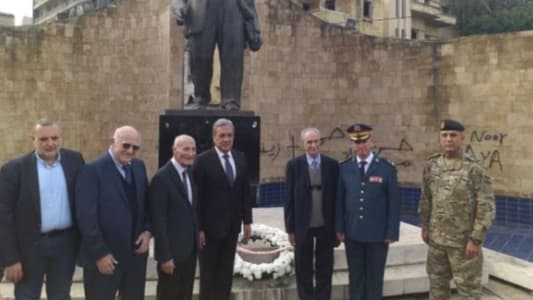 الخوري وضع إكليلاً من الزهر على تمثال الرئيس بشارة الخوري