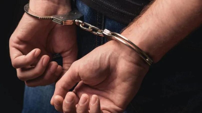 سرق أغطية الصرف الصحي فوقع في قبضة شعبة المعلومات
