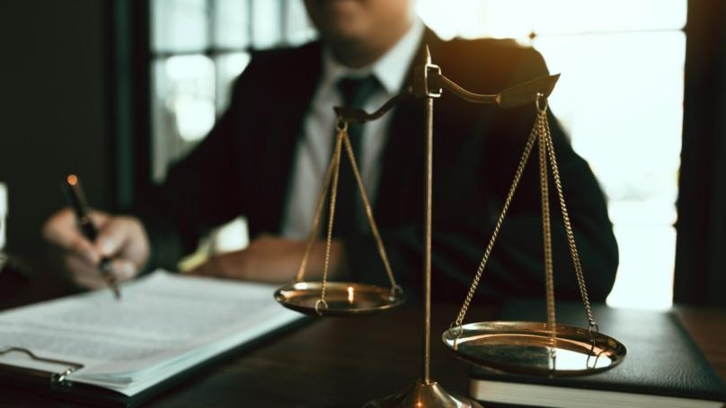 هل تلفظ مهنة المحاماة أنفاسها الأخيرة؟