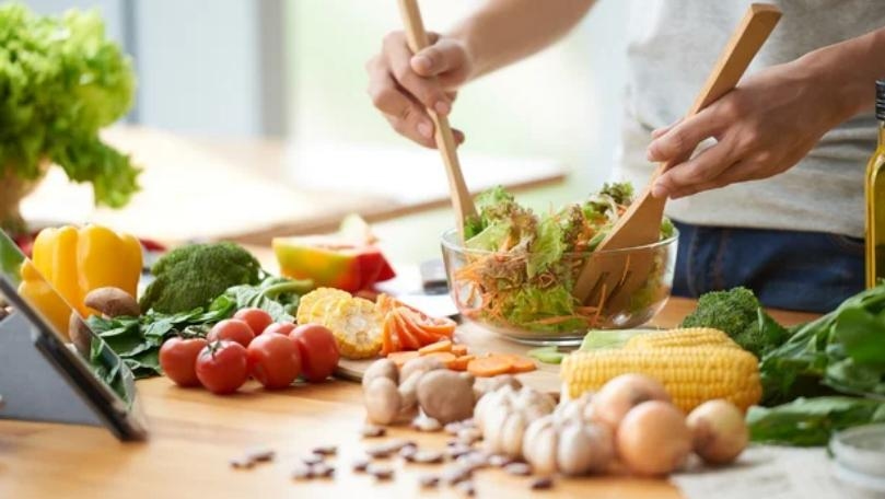 Vegetarians Have 14 Percent Lower Cancer Risk Than Meat Eaters, Study Finds