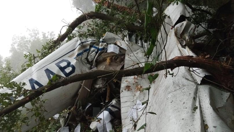 Photo: A small plane has crashed in the town of Ghosta, likely belonging to Cessna aircraft company, and preliminary information indicates that three people have been injured