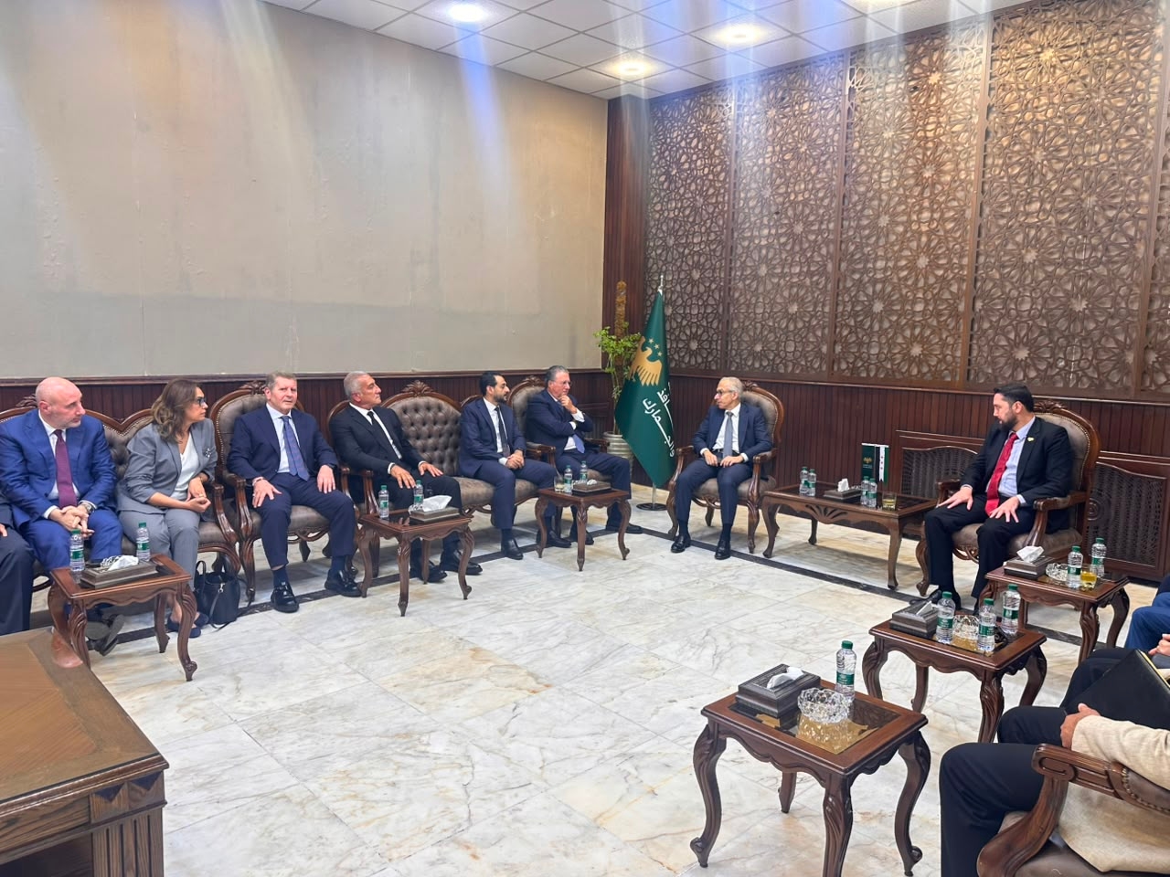 بالصور: استقبال رسمي لوزير الاقتصاد في جديدة يابوس