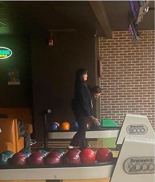 بالصور: سيلينا غوميز وحبيبها في موعد غرامي... أين؟