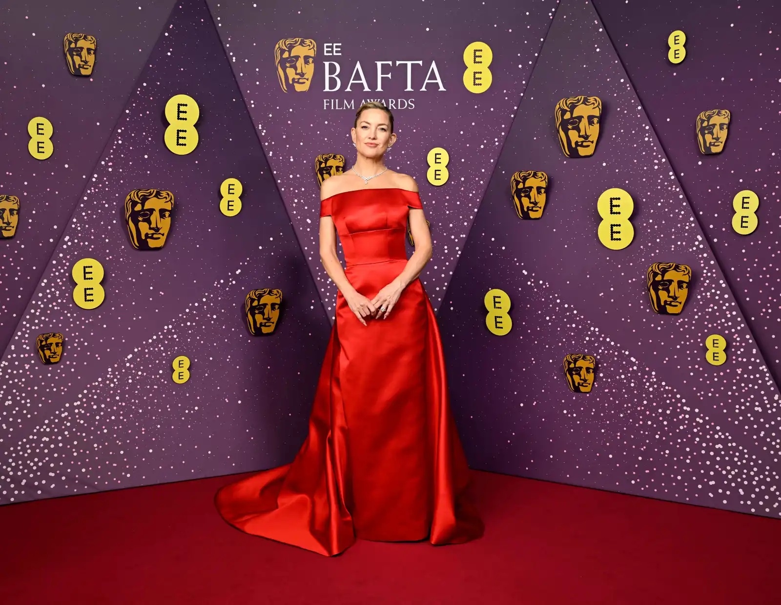 بينهن مونيكا بيلوتشي وإيما ستون... تعرفوا على أبرز إطلالات الـ بافتا 2026