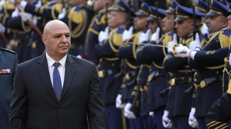 ​عون في عين العاصفة: تأييدٌ فرنسي وتنسيقٌ أميركي ورعاية سعوديّة