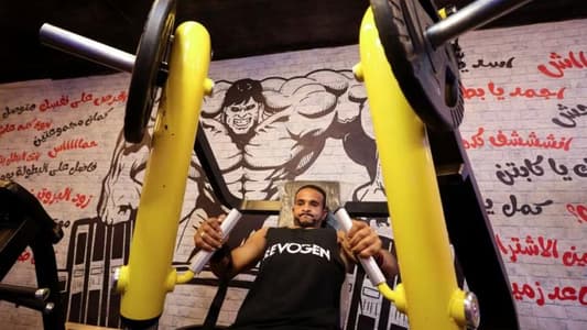 Egyptian bodybuilder collects trash to fund his dream