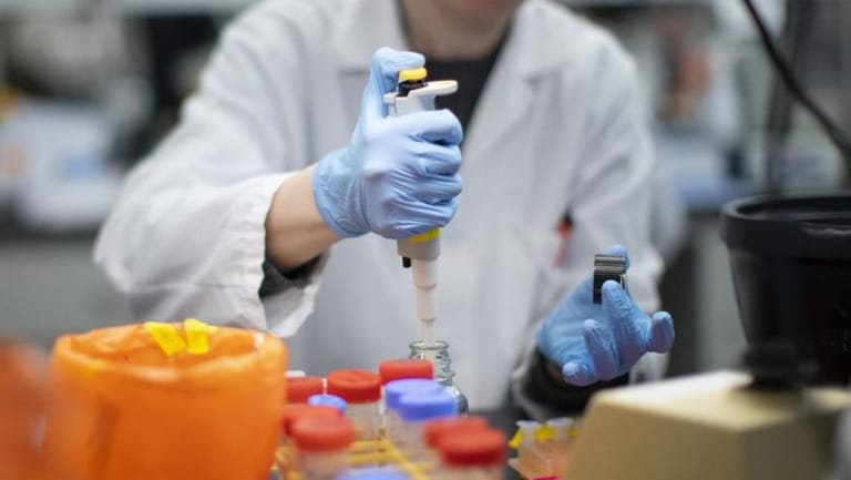 هل اللقاح ينفع مع السلالات الجديدة لفيروس كورونا؟ التفاصيل في "بإسم الشعب" الآن على شاشة mtv