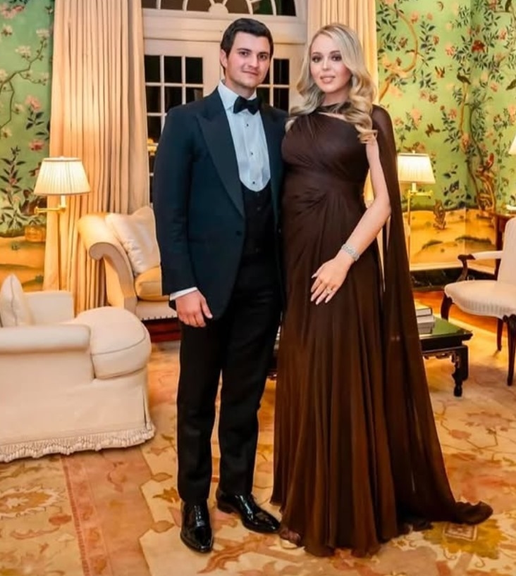 منها فستان عمره 71 عاماً... سر إطلالة إيفانكا وتيفاني ترامب "المُبهرة"