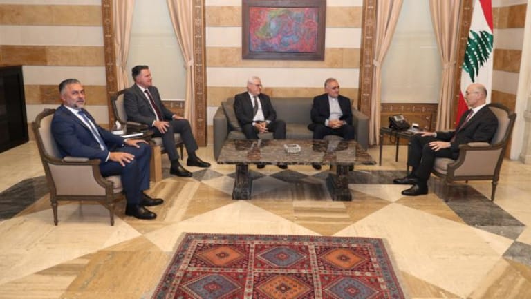 وزير الداخلية تابع ملفات عدة مع زواره