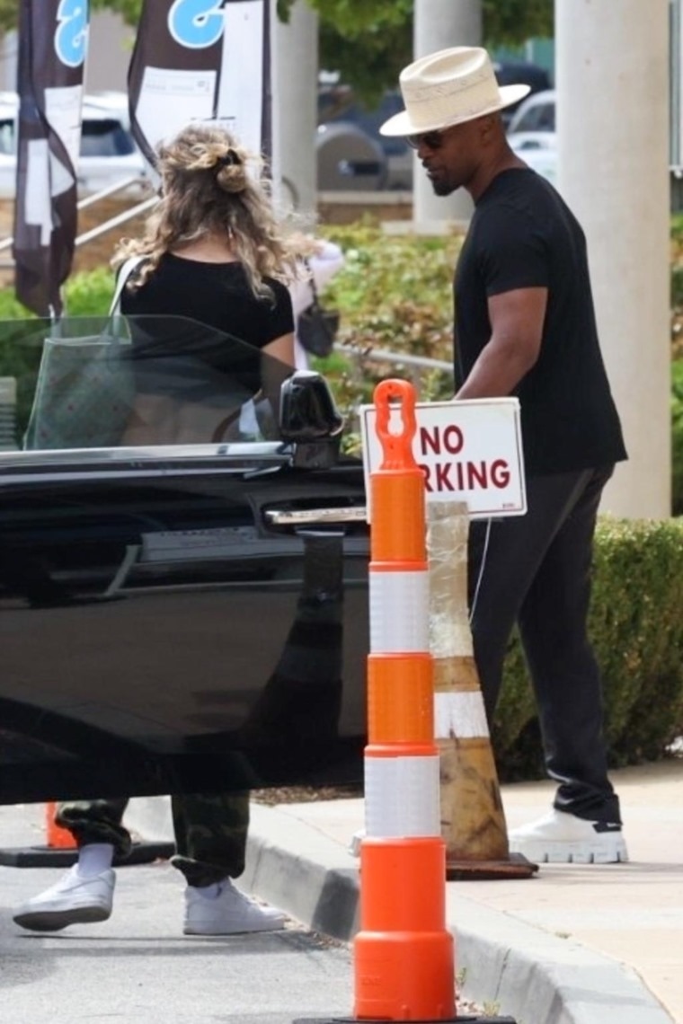 جيمي فوكس يعود إلى حياته العاطفية بعد الأزمة الصحية