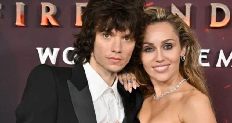 بعد 4 سنوات من الحب… خطوبة مايلي سايروس وماكس موراندو رسمياً