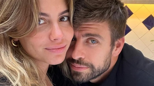 Pique and his girlfriend are in an embarrassing situation in a restaurant