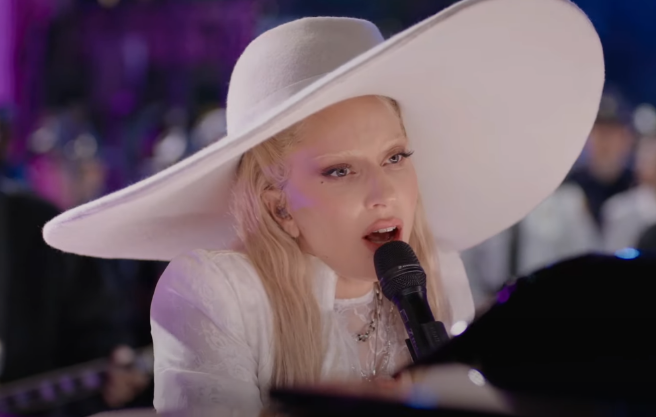 أبرز لقطات ومفاجآت النجوم في Super Bowl 2025.. تايلور سويفت تتلقى صافرات الاستهجان وتألق كندريك لامار