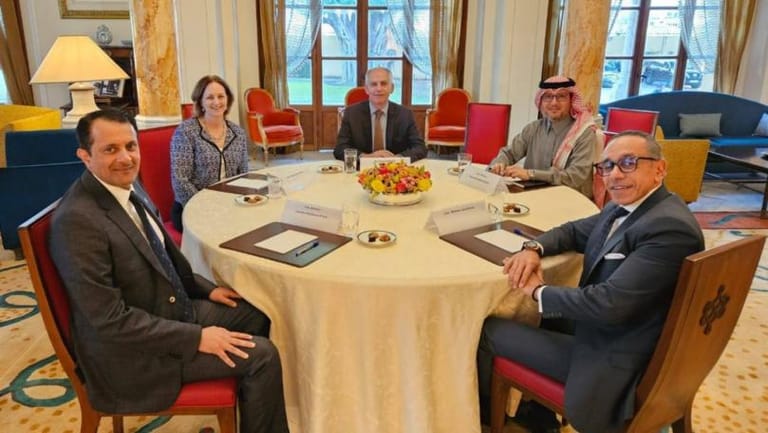 "الخُماسية" تحاول التوفيق حول "الآلية": الرئاسة لم تنضج