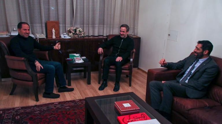 رئيس الكتائب يلتقي معوّض