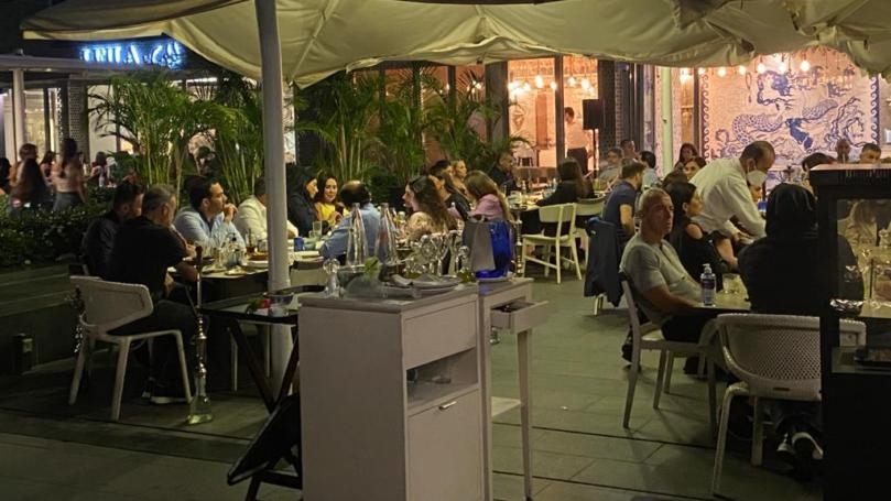 بالصور: زحمة كبيرة في مطاعم بيروت... وحضور للسيّاح والمغتربين