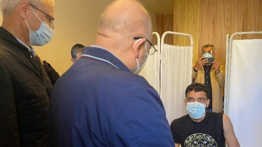 وزير الصحة يتفقّد مركز التلقيح في مستشفى صيدا