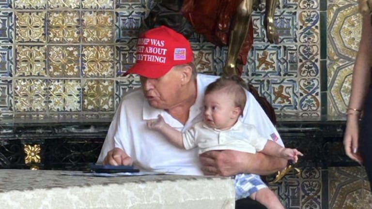 بالصورة: ترامب وحفيده اللبناني