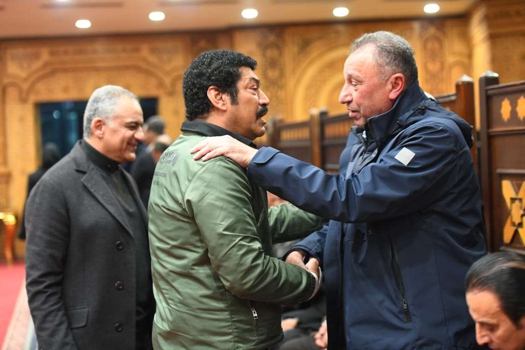 نجوم مصر يحتشدون في عزاء السبكي