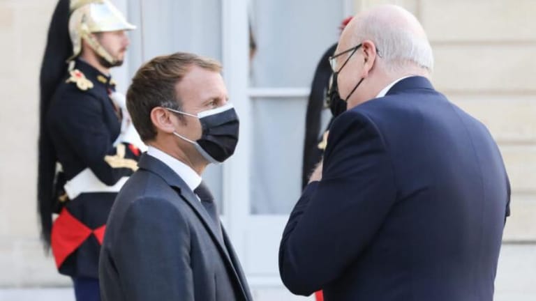 ماكرون "دقّ الباب"... وميقاتي ينتظر "الجواب"!