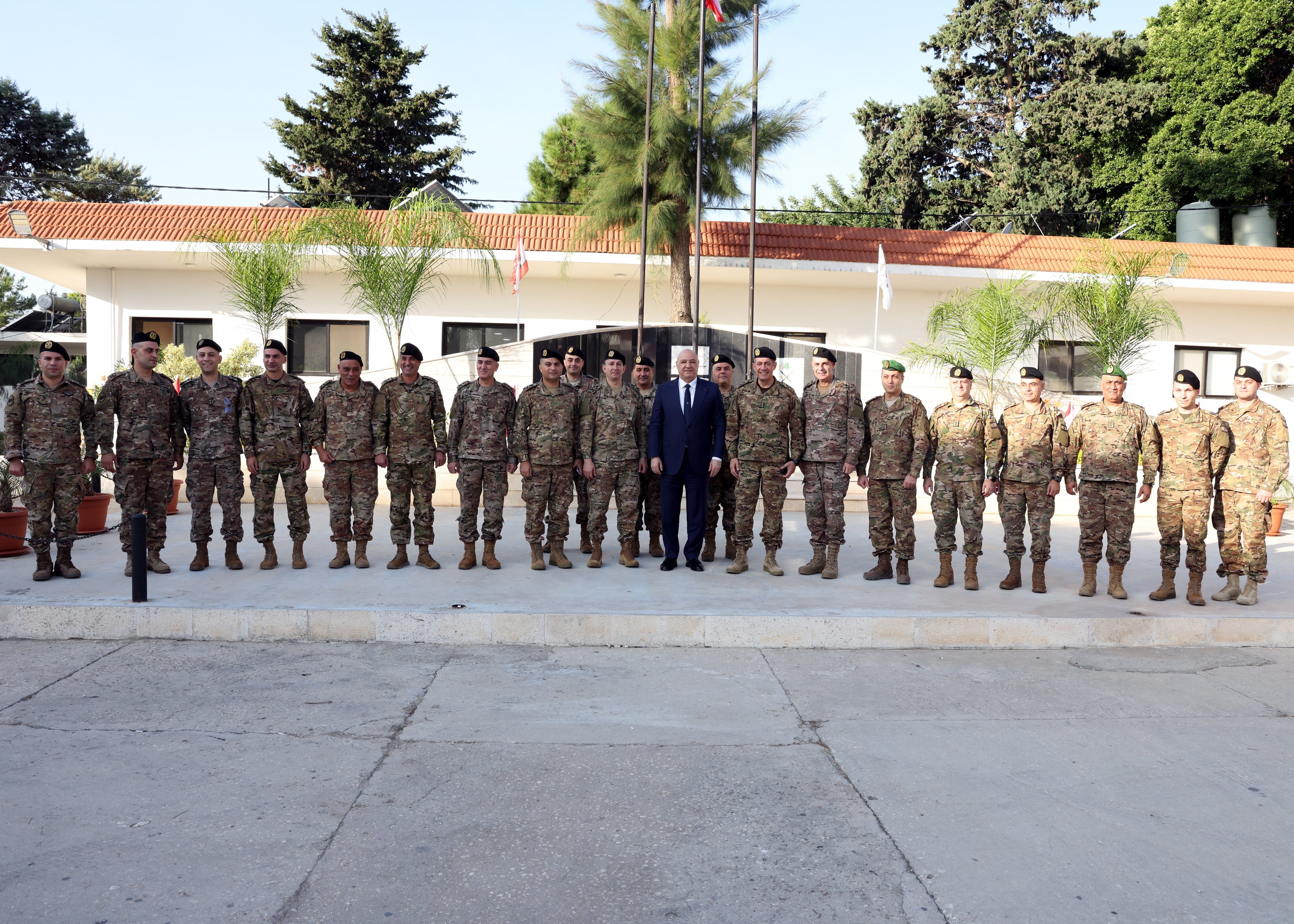 Aoun, Army Chief Review Israeli Attacks During Visit to Tyre Barracks