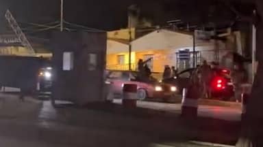 بالفيديو: هلع عند نقطة المصنع بعد الإنذار الإسرائيلي