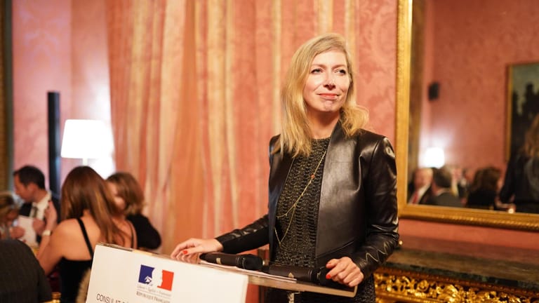 مستشارة ماكرون "بالعربي"... والوقت لم يحن بعد