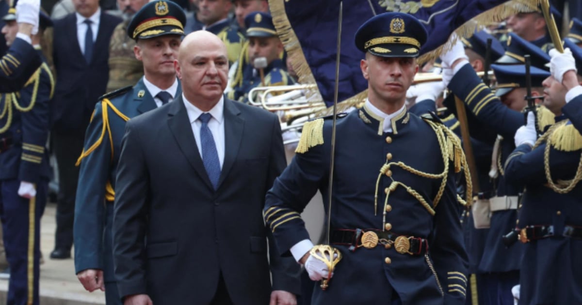 فخامة الرئيس لا تُفاوِض... فليفاوِض 