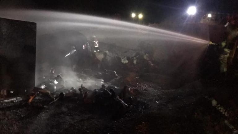 معلومات أولية عن وجود 30 ألف ليتر من البنزين في المستودع الذي وقع فيه الانفجار في التليل في عكّار كانت مخزّنة لتهريبها الى سوريا قبل مصادرتها