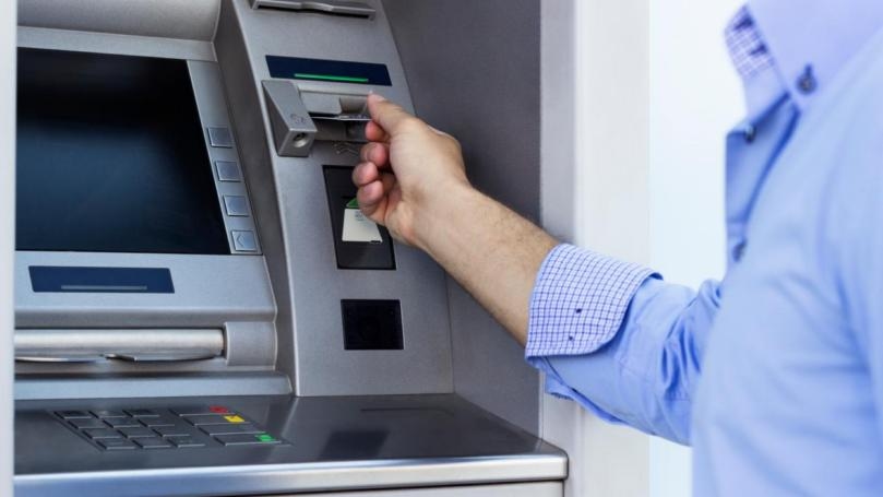 بعد انتهاء التعميم 151... السحوبات بالليرة على أي أساس؟