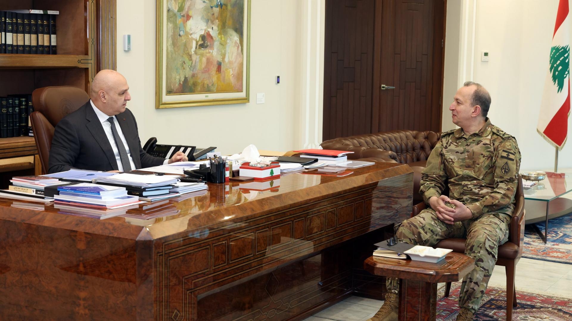 الرئيس عون عرض للأوضاع الأمنيّة مع منسى والحجّار وهيكل