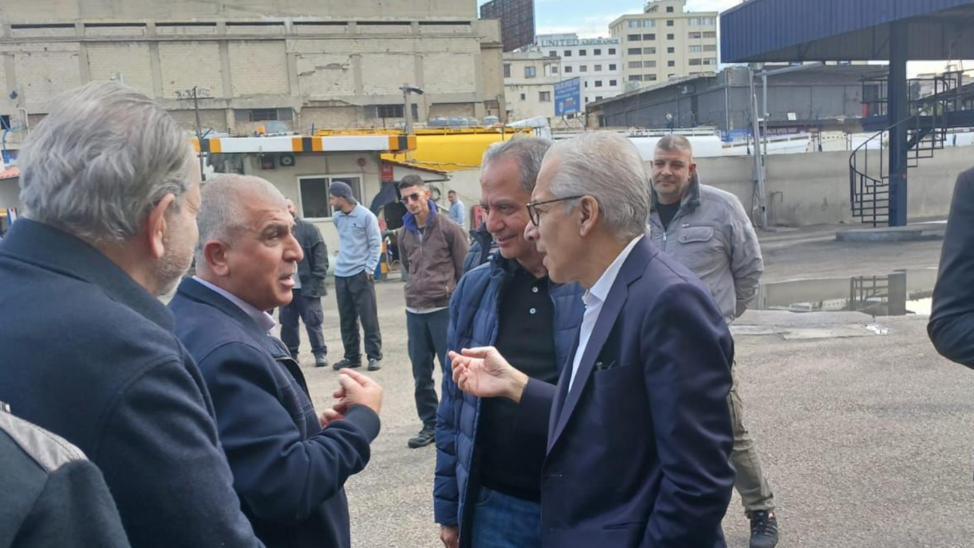 جولة على المحطات… ووزير الاقتصاد: تسليم المحروقات يجري بانتظام