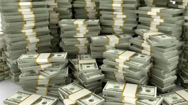 سرقوا أكثر من 30 ألف دولار وأحرقوا أثاث المنزل... وهربوا!