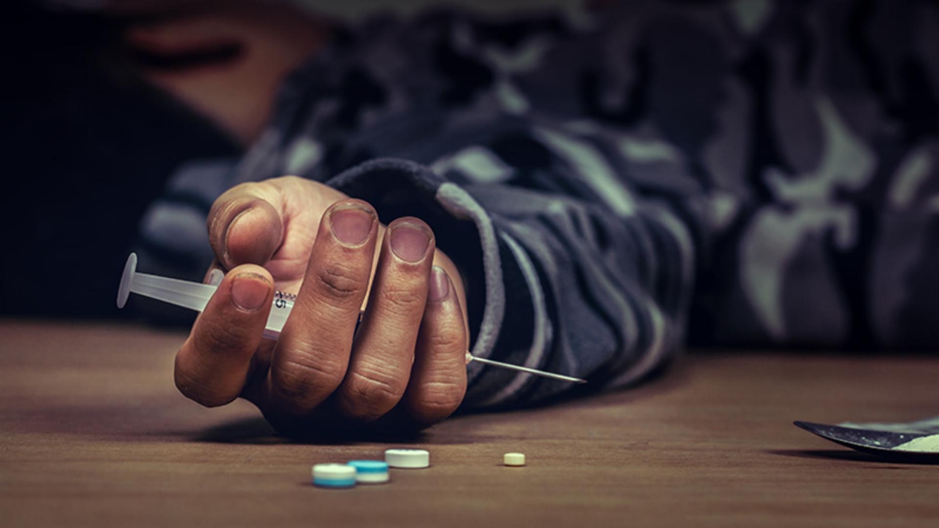 في عمشيت: وفاة شاب داخل منزل صديقه... والسبب جرعة زائدة