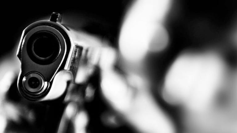 جريح في إشكال تطوّر إلى إطلاق نار