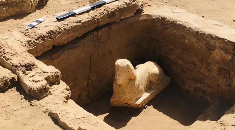 "Smiley Face" Mini-Sphinx Unearthed in Egypt Dig