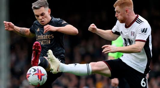 Arsenal regain five-point lead with Fulham stroll, Casemiro off as Man Utd draw