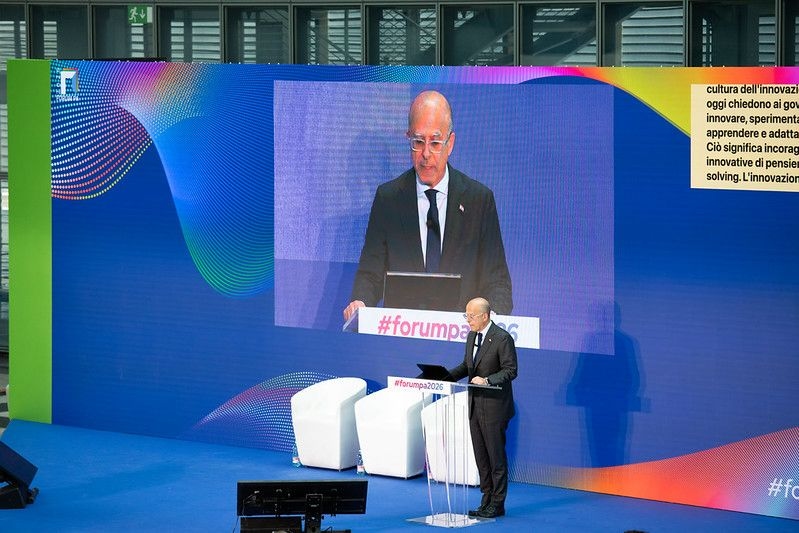 مكي يشارك في Forum PA في روما ويعزّز شراكات الإصلاح الإداري مع إيطاليا وOECD