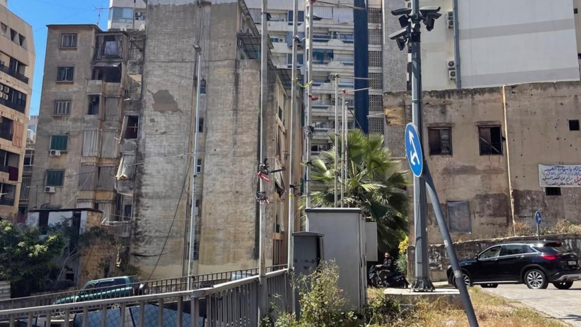 Photos: Sectarian Banners and Posters Removed from Public Property in Beirut