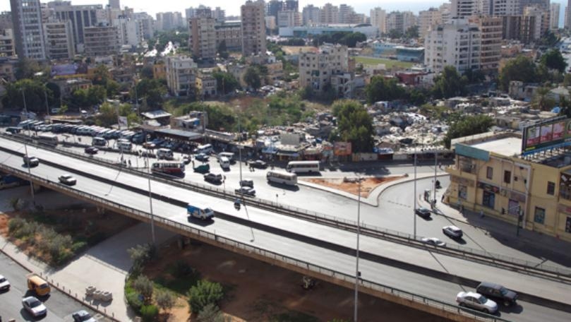 قطع طريق جسر الكولا باتجاه كورنيش المزرعة