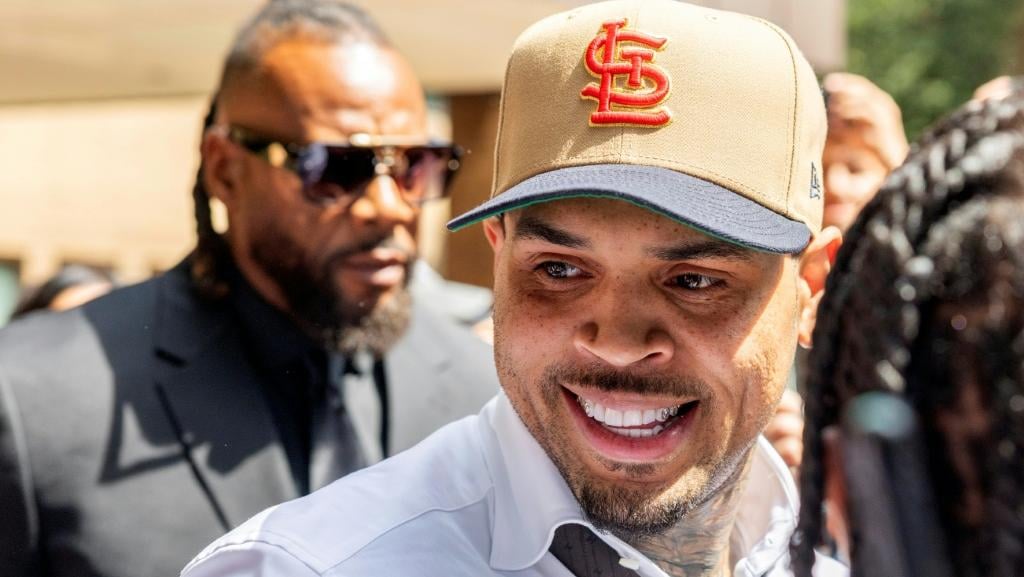 Chris Brown avoids prison at the last minute... What did the court decide?