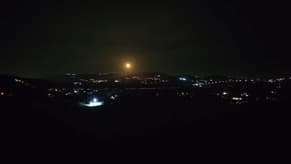 بالفيديو: قصف اسرائيلي وقذائف ضوئيّة على أطراف الخيام وكفركلا