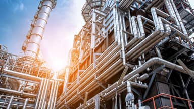 الحرب تضغط على الصناعة وتهدّد التصدير وتزيد البطالة