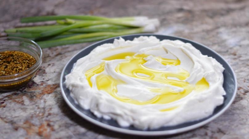 اللبنة "البلدية"... نشاء وزيوت وجفصين!