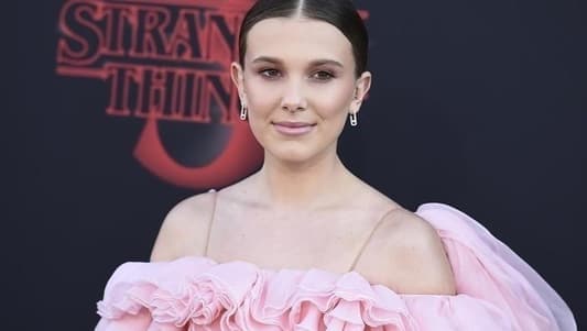 بطلة Stranger Things تُصدر أولى رواياتها عن الحرب العالمية الثانية