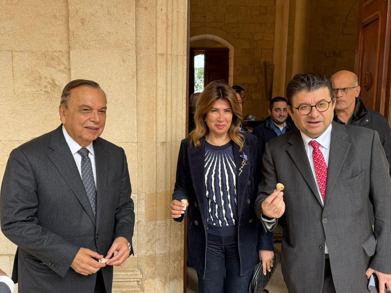 الرابطة المارونية تحتفل بالميلاد وتزور البطريرك الراعي والسفير البابوي للتهنئة بالأعياد