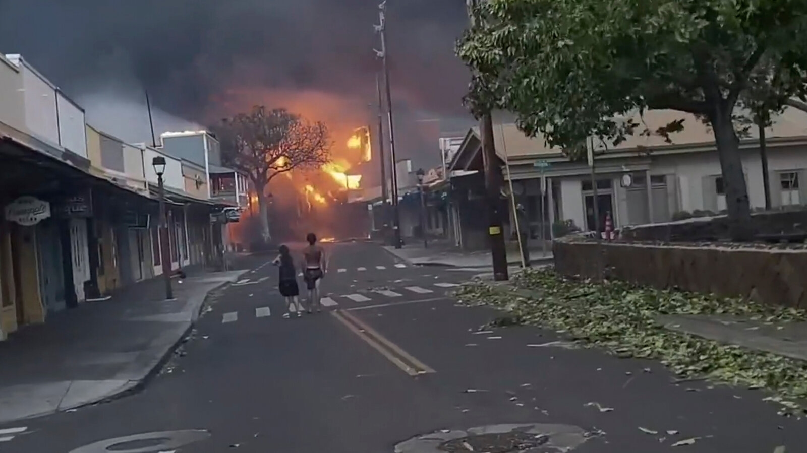 Hawaii wildfires kill 36 as 'apocalypse' hits resort city