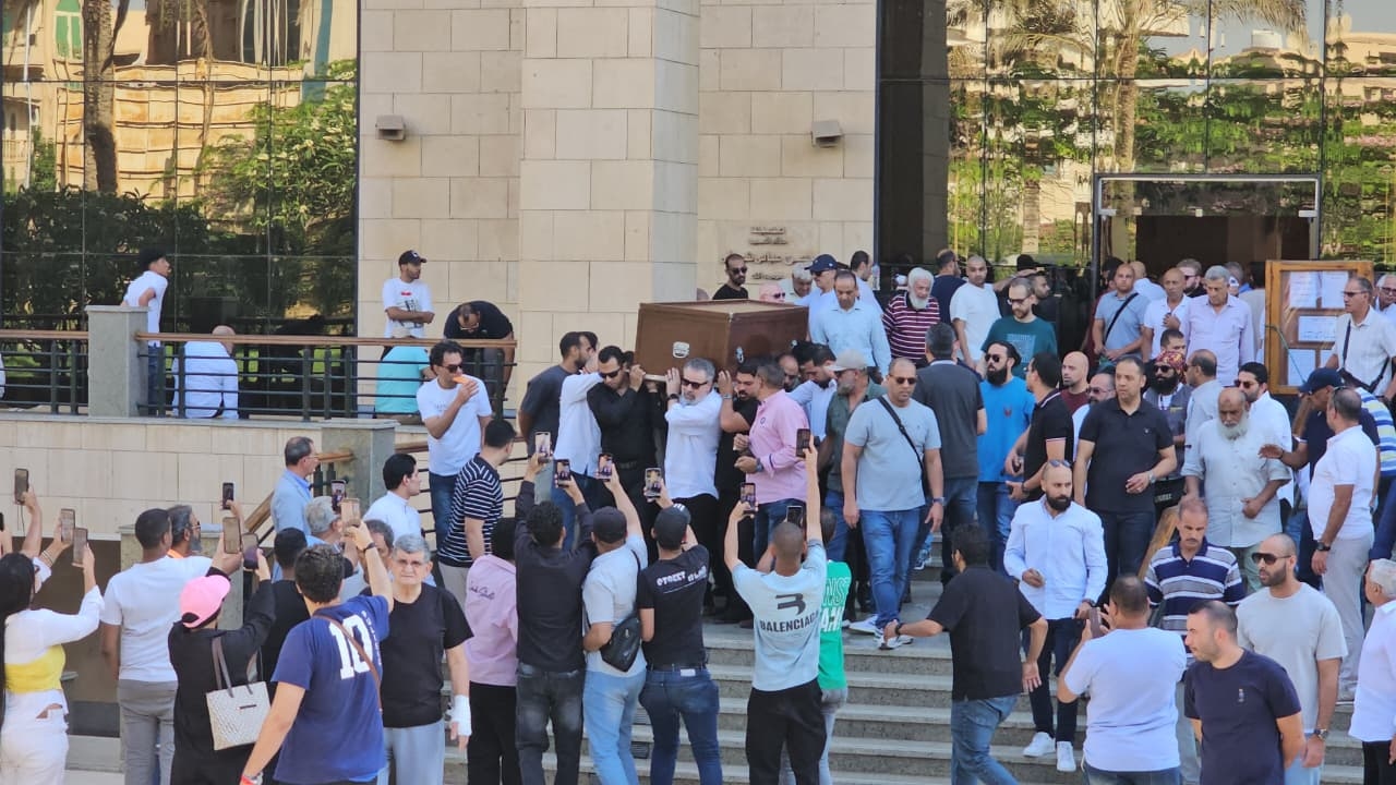 بالصور: تشييع جثمان الممثل محمد مرزبان